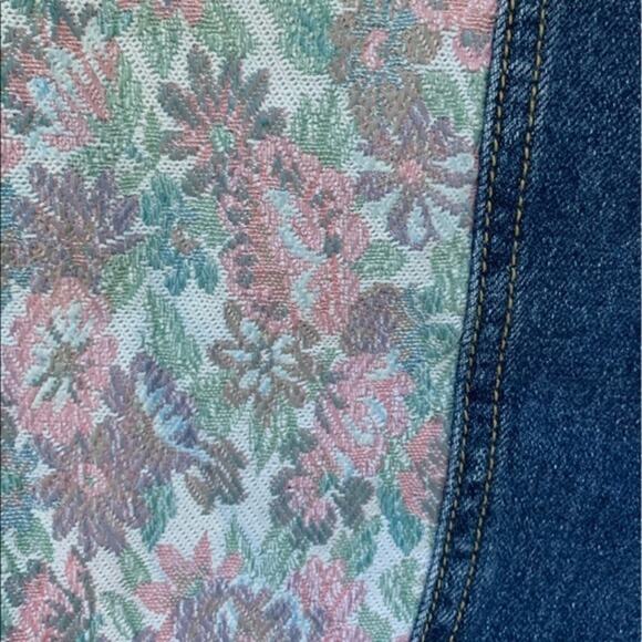 **Host Pick**Guess Vintage Ultra High Waist Mom Jeans with Tapestry Pockets - Picture 13 of 15